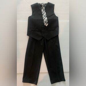 Toddler boy black pant and vest set size 5